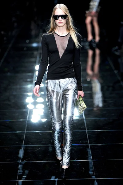 Look 28